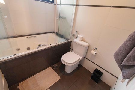 Apartamento à venda com 200m², 4 quartos e 4 vagas Apartamento à venda com 200m², 4 quartos e 4 vagasBanheiro da Suíte 3