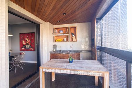 Apartamento à venda com 200m², 4 quartos e 4 vagas Apartamento à venda com 200m², 4 quartos e 4 vagasChurrasqueira da varanda