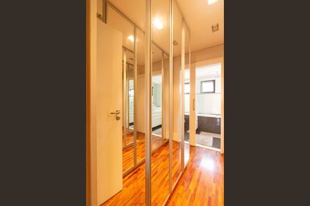 Apartamento à venda com 200m², 4 quartos e 4 vagas Apartamento à venda com 200m², 4 quartos e 4 vagasSuíte 3