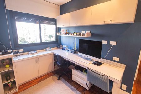 Apartamento à venda com 200m², 4 quartos e 4 vagas Apartamento à venda com 200m², 4 quartos e 4 vagasSuíte 1