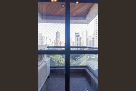 Apartamento à venda com 200m², 4 quartos e 4 vagas Apartamento à venda com 200m², 4 quartos e 4 vagasVaranda da Suíte 3
