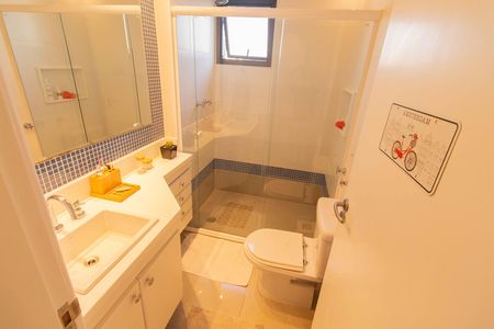 Apartamento à venda com 200m², 4 quartos e 4 vagas Apartamento à venda com 200m², 4 quartos e 4 vagasBanheiro da Suíte 2