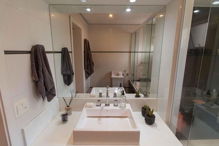 Apartamento à venda com 200m², 4 quartos e 4 vagas Apartamento à venda com 200m², 4 quartos e 4 vagasBanheiro da Suíte 3