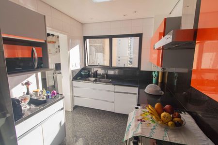 Apartamento à venda com 200m², 4 quartos e 4 vagas Apartamento à venda com 200m², 4 quartos e 4 vagasCozinha