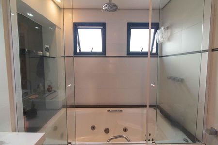 Apartamento à venda com 200m², 4 quartos e 4 vagas Apartamento à venda com 200m², 4 quartos e 4 vagasBanheiro da Suíte 3