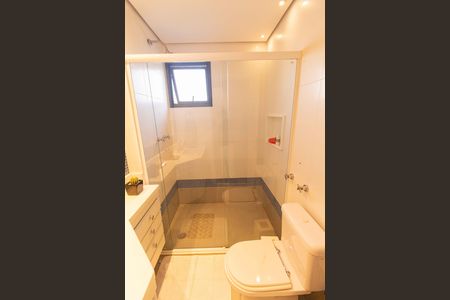 Apartamento à venda com 200m², 4 quartos e 4 vagas Apartamento à venda com 200m², 4 quartos e 4 vagasBanheiro da Suíte 2