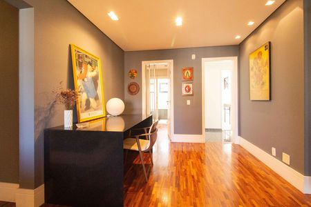 Apartamento à venda com 200m², 4 quartos e 4 vagas Apartamento à venda com 200m², 4 quartos e 4 vagasSala