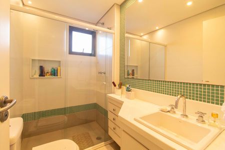 Apartamento à venda com 200m², 4 quartos e 4 vagas Apartamento à venda com 200m², 4 quartos e 4 vagasBanheiro da Suíte 1