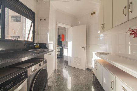 Apartamento à venda com 200m², 4 quartos e 4 vagas Apartamento à venda com 200m², 4 quartos e 4 vagasÁrea de Serviço