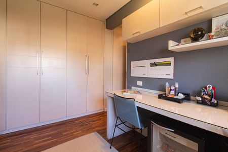 Apartamento à venda com 200m², 4 quartos e 4 vagas Apartamento à venda com 200m², 4 quartos e 4 vagasSuíte 2