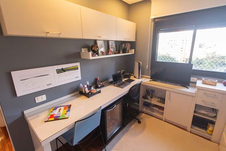 Apartamento à venda com 200m², 4 quartos e 4 vagas Apartamento à venda com 200m², 4 quartos e 4 vagasSuíte 2