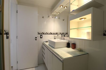 Apartamento para alugar com 68m², 2 quartos e 2 vagasBanheiro