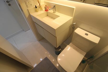 Apartamento à venda com 69m², 2 quartos e 2 vagasBanheiro da suíte