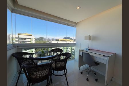 Apartamento à venda com 69m², 2 quartos e 2 vagasSala - Varanda