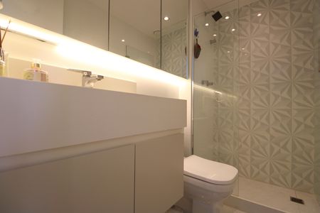 Apartamento à venda com 69m², 2 quartos e 2 vagasBanheiro da suíte
