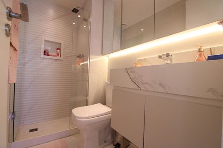 Apartamento à venda com 69m², 2 quartos e 2 vagasBanheiro social