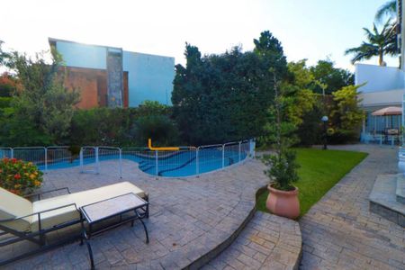 Casa à venda com 3 quartos, 550m² em Jardim Leonor, São Paulo