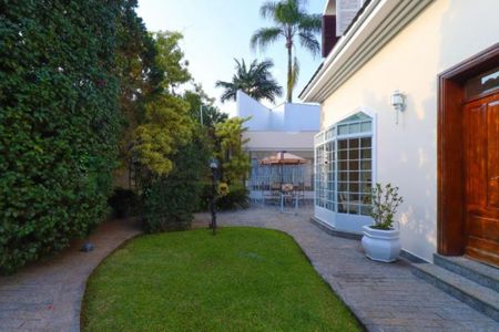 Casa à venda com 3 quartos, 550m² em Jardim Leonor, São Paulo