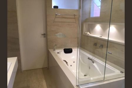 Casa à venda com 3 quartos, 270m² em Jardim Leonor, São Paulo