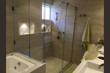 Casa à venda com 3 quartos, 270m² em Jardim Leonor, São Paulo