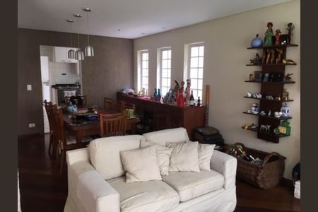 Casa à venda com 3 quartos, 270m² em Jardim Leonor, São Paulo
