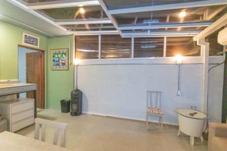 Casa à venda com 100m², 2 quartos e 1 vaga