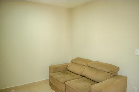 Sala de apartamento para alugar com 2 quartos, 39m² em Residencial Itamaracá, Goiânia