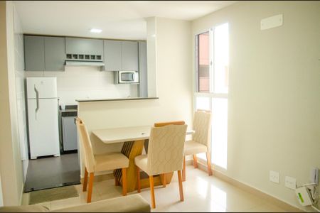 Sala de apartamento para alugar com 2 quartos, 39m² em Residencial Itamaracá, Goiânia