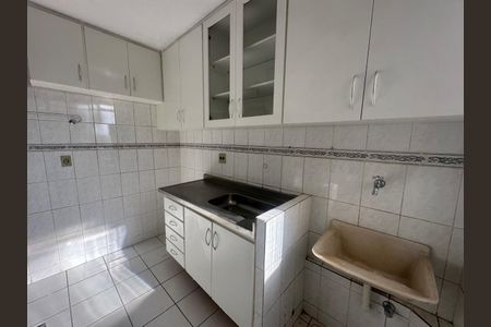 Cozinha de apartamento para alugar com 2 quartos, 45m² em Jardim Montanhês, Belo Horizonte