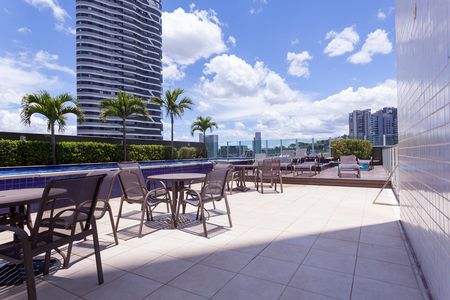 Apartamento para alugar com 115m², 2 quartos e 3 vagas Apartamento para alugar com 115m², 2 quartos e 3 vagasÁrea comum - Piscina