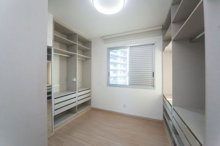 Apartamento para alugar com 115m², 2 quartos e 3 vagas Apartamento para alugar com 115m², 2 quartos e 3 vagasCloset da suíte / quarto 2