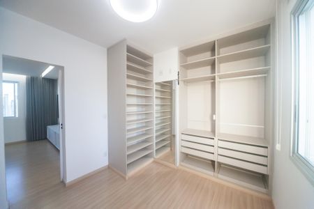 Apartamento para alugar com 115m², 2 quartos e 3 vagas Apartamento para alugar com 115m², 2 quartos e 3 vagasCloset da suíte / quarto 2
