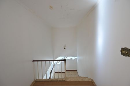 Escadas de casa à venda com 4 quartos, 260m² em Vila da Saúde, São Paulo