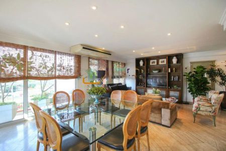 Casa à venda com 606m², 3 quartos e 6 vagas