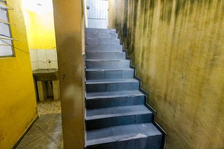 Casa para alugar com 40m², 1 quarto e sem vaga Casa para alugar com 40m², 1 quarto e sem vagaEscada da acesso