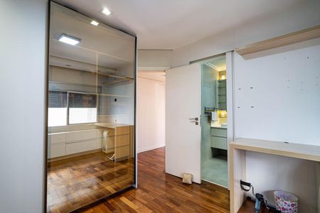 Apartamento à venda com 156m², 3 quartos e 2 vagas Apartamento à venda com 156m², 3 quartos e 2 vagasSuíte 2