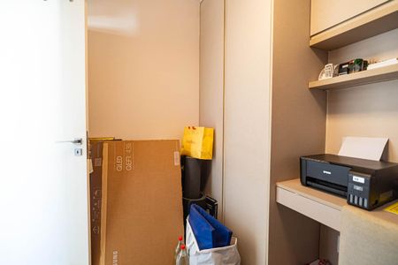 Apartamento à venda com 156m², 3 quartos e 2 vagas Apartamento à venda com 156m², 3 quartos e 2 vagasQuarto de Serviço