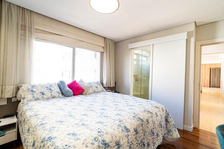 Apartamento à venda com 156m², 3 quartos e 2 vagas Apartamento à venda com 156m², 3 quartos e 2 vagasSuíte master