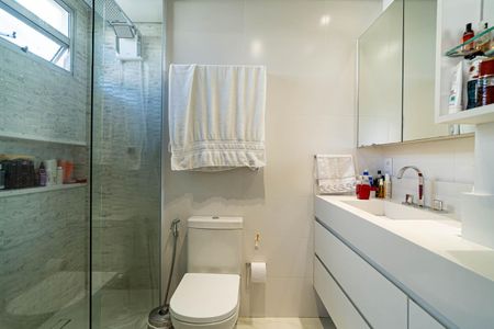 Apartamento à venda com 156m², 3 quartos e 2 vagas Apartamento à venda com 156m², 3 quartos e 2 vagasBanheiro da Suíte master
