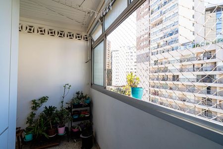 Apartamento à venda com 156m², 3 quartos e 2 vagas Apartamento à venda com 156m², 3 quartos e 2 vagasÁrea de Serviço