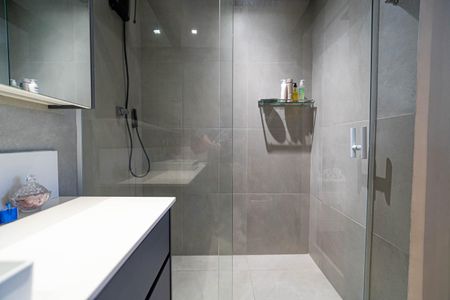 Apartamento à venda com 156m², 3 quartos e 2 vagas Apartamento à venda com 156m², 3 quartos e 2 vagasBanheiro da Suíte 1