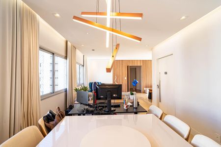 Apartamento à venda com 156m², 3 quartos e 2 vagas Apartamento à venda com 156m², 3 quartos e 2 vagasSala