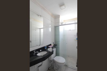 Banheiro de apartamento à venda com 2 quartos, 49m² em Santa Amelia, Belo Horizonte