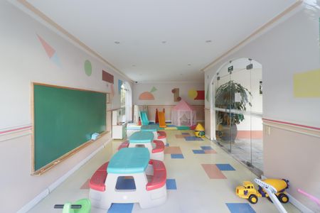 Apartamento para alugar com 115m², 2 quartos e sem vagaÁrea comum - Brinquedoteca