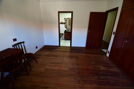 Casa à venda com 213m², 3 quartos e 4 vagasQuarto 3 - Suíte