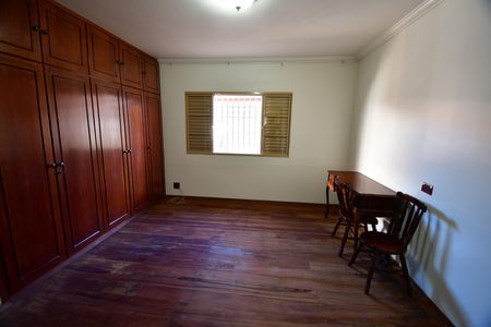 Casa à venda com 213m², 3 quartos e 4 vagasQuarto 3 - Suíte