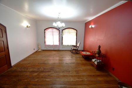 Casa à venda com 213m², 3 quartos e 4 vagasSala