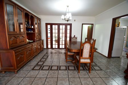 Casa à venda com 213m², 3 quartos e 4 vagasSala