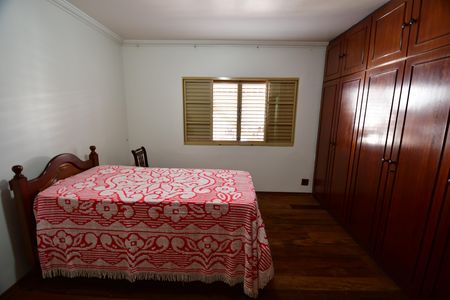 Casa à venda com 213m², 3 quartos e 4 vagasQuarto 2