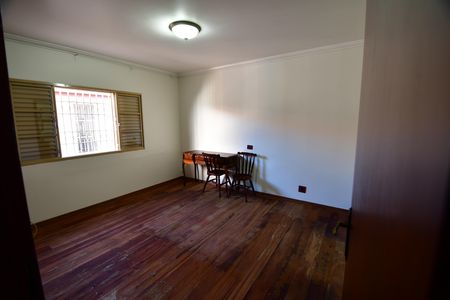 Casa à venda com 213m², 3 quartos e 4 vagasQuarto 3 - Suíte